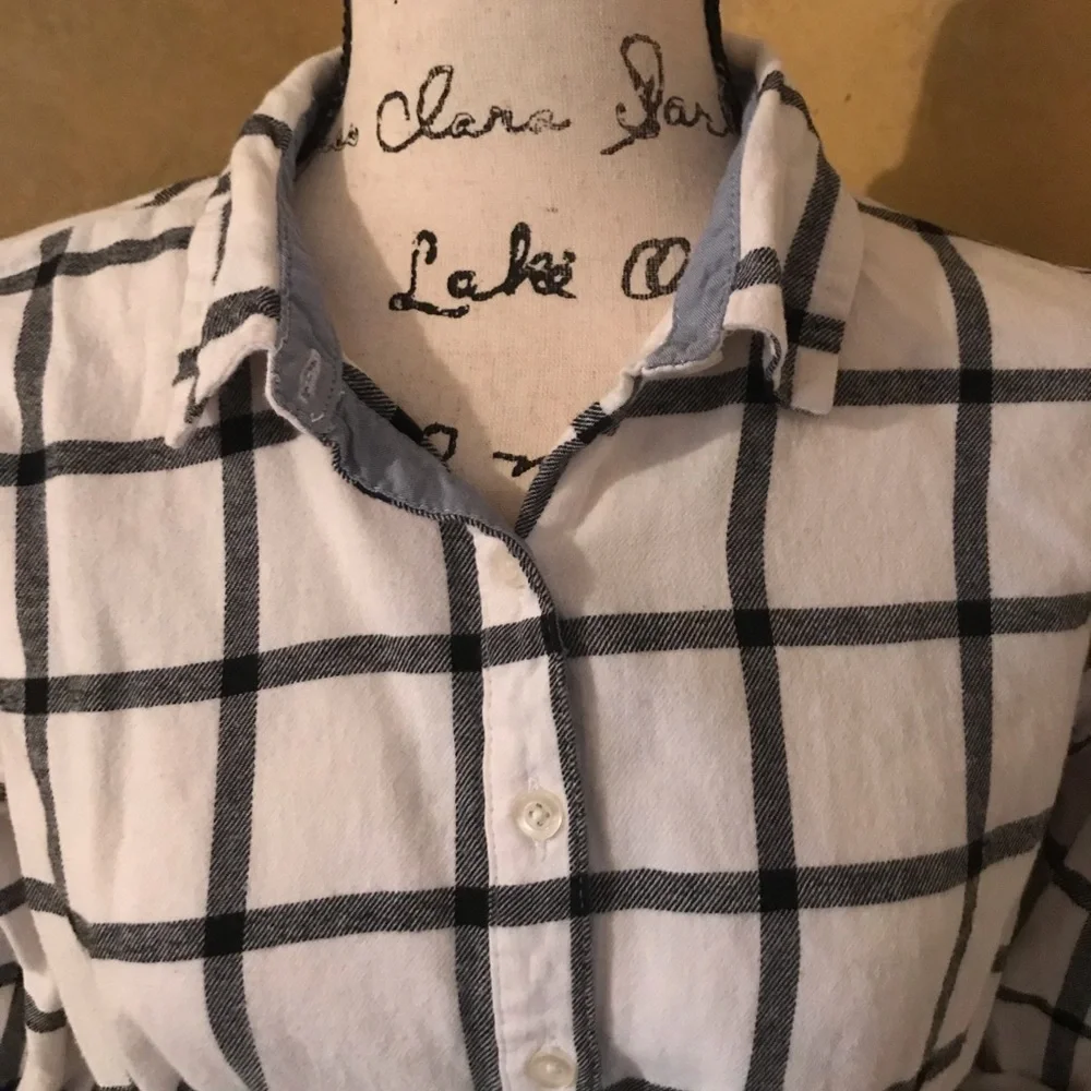 Button Up Top - Picture 5 of 6